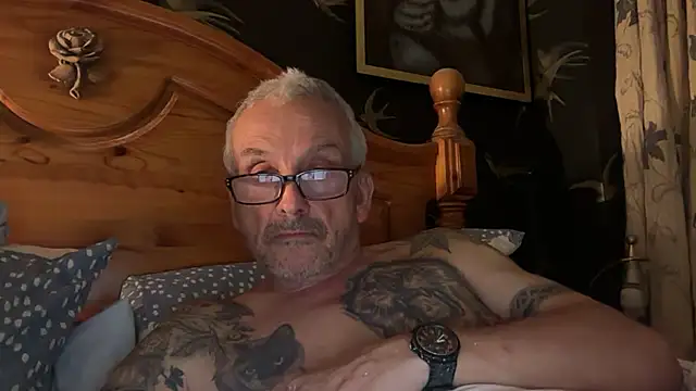 Snapshot of poggles chatting on October 3, 2025, 7:37 pm poggles online show from October 3, 2025, 7:37 pm