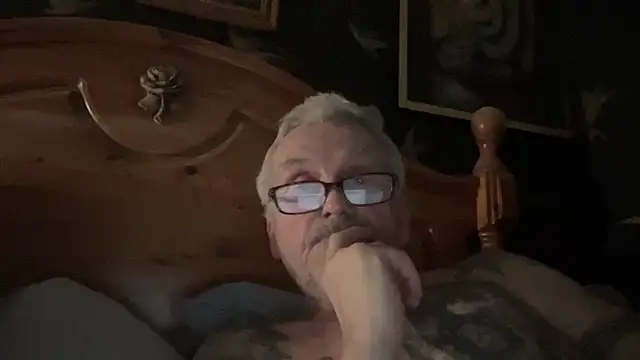 Snapshot of poggles chatting on January 31, 2026, 9:24 pm poggles online show from January 31, 2026, 9:24 pm