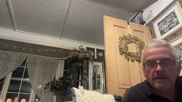 Snapshot of poggles chatting on October 30, 2025, 9:55 pm poggles online show from October 30, 2025, 9:55 pm