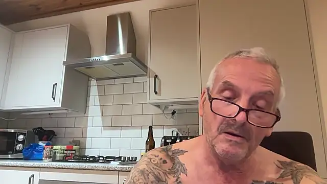 Snapshot of poggles chatting on September 20, 2025, 8:41 am poggles online show from September 20, 2025, 8:41 am