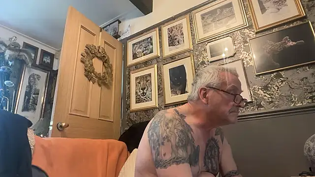 Snapshot of poggles chatting on February 23, 2026, 2:39 pm poggles online show from February 23, 2026, 2:39 pm