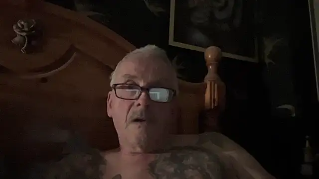 Snapshot of poggles chatting on February 19, 2026, 8:06 pm poggles online show from February 19, 2026, 8:06 pm