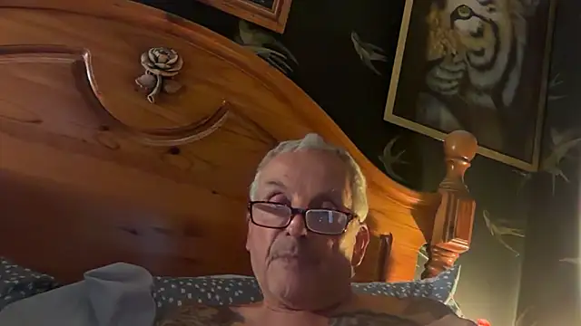 Snapshot of poggles chatting on October 15, 2025, 7:22 pm poggles online show from October 15, 2025, 7:22 pm