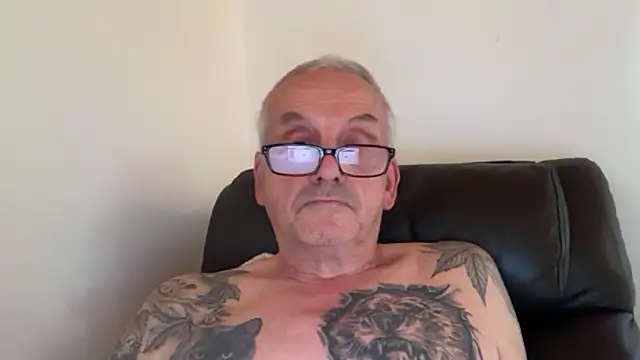 Snapshot of poggles chatting on September 17, 2025, 1:24 pm poggles online show from September 17, 2025, 1:24 pm