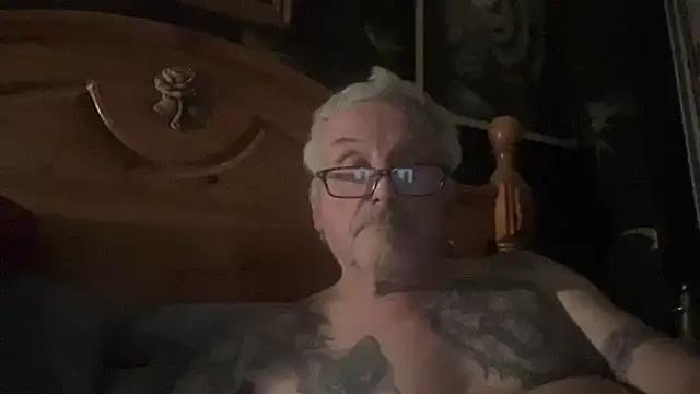 Snapshot of poggles chatting on November 24, 2025, 8:09 pm poggles online show from November 24, 2025, 8:09 pm