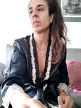 agustinalatina online show from October 21, 2025, 9:52 am