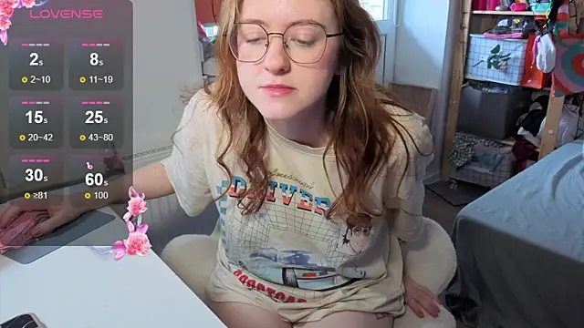 Snapshot of urstripchatgf chatting on September 26, 2025, 9:38 am urstripchatgf online show from September 26, 2025, 9:38 am