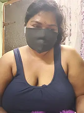 Snapshot of Liyaa_24 chatting on July 17, 2026, 5:10 pm Liyaa 24 online show from July 17, 2026, 5:10 pm