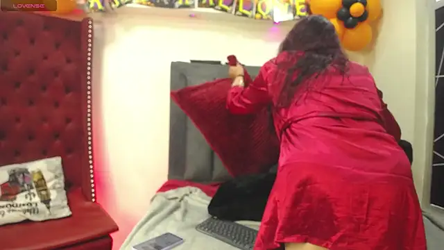 Snapshot of EmmaJhomson chatting on October 17, 2025, 8:21 pm EmmaJhomson online show from October 17, 2025, 8:21 pm