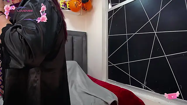 Snapshot of EmmaJhomson chatting on October 20, 2025, 8:09 pm EmmaJhomson online show from October 20, 2025, 8:09 pm