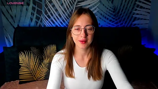 Snapshot of ChristyCrayme chatting on September 8, 2025, 10:09 pm ChristyCrayme online show from September 8, 2025, 10:09 pm