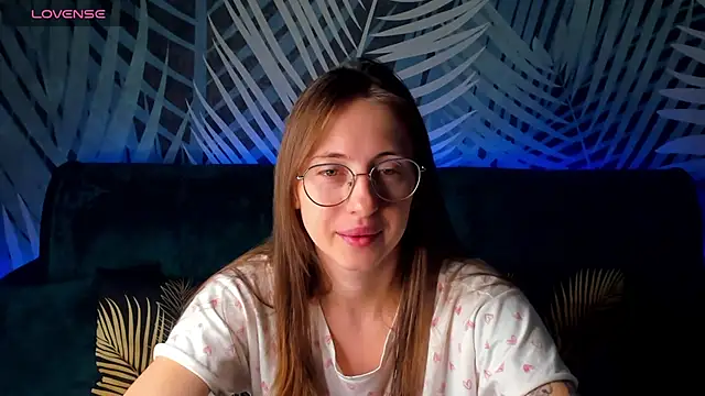 Snapshot of ChristyCrayme chatting on October 14, 2025, 11:47 pm ChristyCrayme online show from October 14, 2025, 11:47 pm