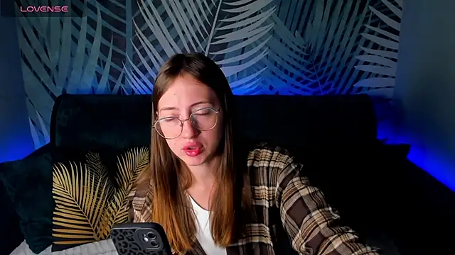 Snapshot of ChristyCrayme chatting on October 2, 2025, 10:02 pm ChristyCrayme online show from October 2, 2025, 10:02 pm