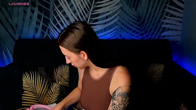 Snapshot of ChristyCrayme chatting on September 10, 2025, 10:20 pm ChristyCrayme online show from September 10, 2025, 10:20 pm