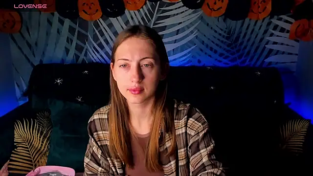 Snapshot of ChristyCrayme chatting on October 21, 2025, 10:09 pm ChristyCrayme online show from October 21, 2025, 10:09 pm