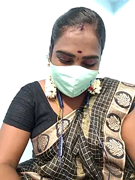 Snapshot of Tamil_riyalini12 chatting on October 3, 2025, 5:36 pm Tamil riyalini12 online show from October 3, 2025, 5:36 pm