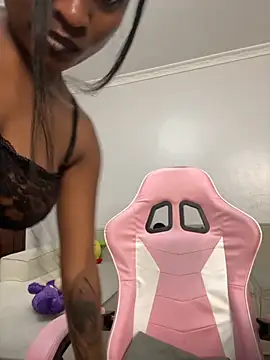 Lil-shawrie online show from September 17, 2025, 6:32 pm