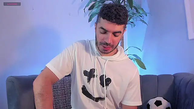 AxelThompson  online show from January 9, 2026, 11:17 am