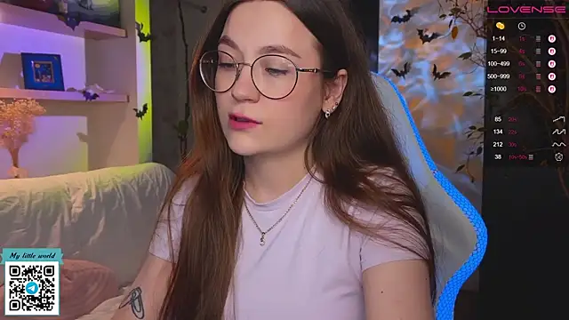 Snapshot of mia_here chatting on October 30, 2025, 12:36 pm mia here online show from October 30, 2025, 12:36 pm