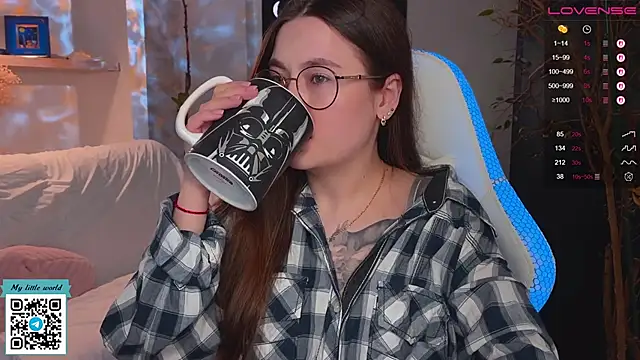 Snapshot of mia_here chatting on October 20, 2025, 11:55 am mia here online show from October 20, 2025, 11:55 am