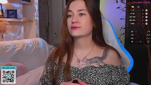 Snapshot of mia_here chatting on October 21, 2025, 11:09 am mia here online show from October 21, 2025, 11:09 am