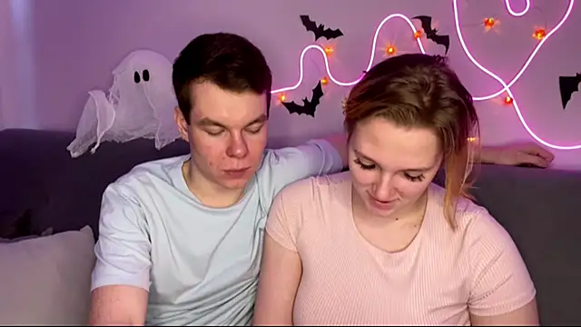 julielourens online show from October 27, 2025, 8:15 am