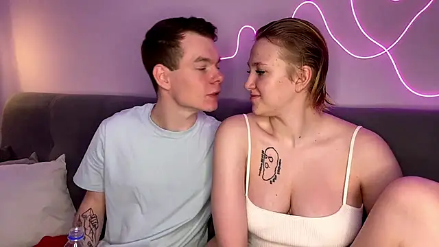 julielourens online show from October 6, 2025, 8:15 am