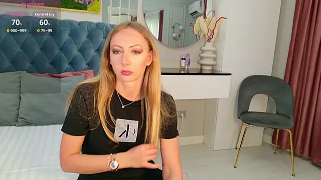 SiennaPierce online show from May 26, 2026, 11:19 am