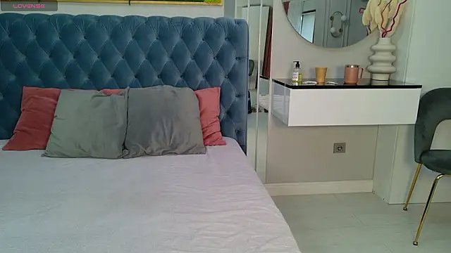 SiennaPierce online show from March 13, 2026, 5:23 am