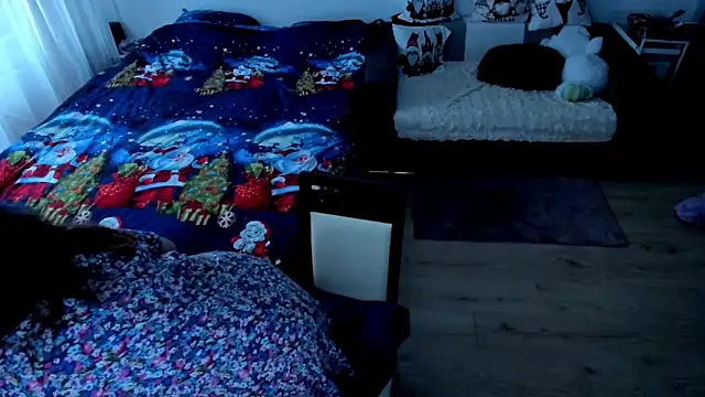 Squirt Kimm online show from December 4, 2025, 1:43 pm