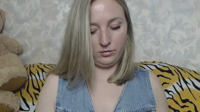 hotsteacher online show from June 25, 2026, 9:31 pm