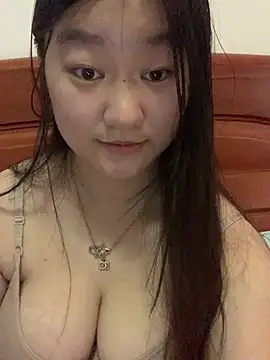 xialuo25 online show from February 12, 2026, 4:34 am