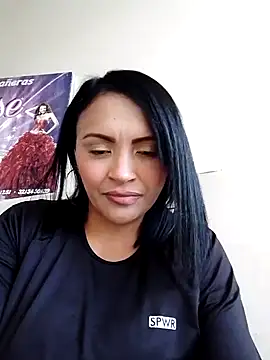 Snapshot of VeronicaBrun chatting on October 3, 2025, 7:15 pm VeronicaBrun online show from October 3, 2025, 7:15 pm