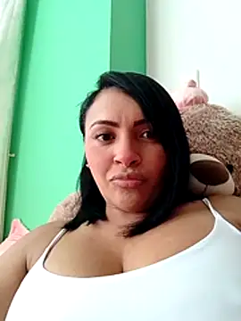 Snapshot of VeronicaBrun chatting on October 17, 2025, 7:59 pm VeronicaBrun online show from October 17, 2025, 7:59 pm