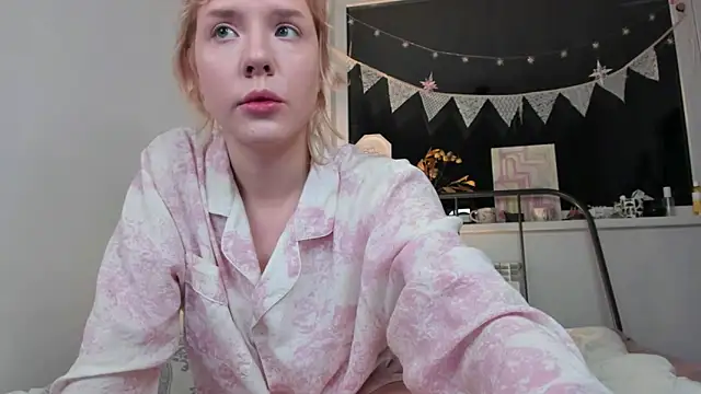 Snapshot of _CuteAsFuck_ chatting on November 8, 2025, 5:49 pm CuteAsFuck online show from November 8, 2025, 5:49 pm