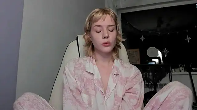 Snapshot of _CuteAsFuck_ chatting on October 4, 2025, 2:29 pm CuteAsFuck online show from October 4, 2025, 2:29 pm