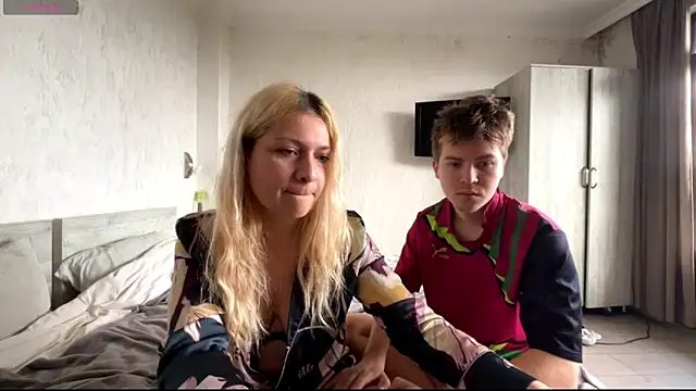 Snapshot of Hikki_ chatting on October 19, 2025, 11:57 am Hikki online show from October 19, 2025, 11:57 am