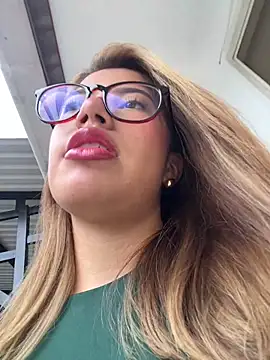 Snapshot of sara_calderon chatting on October 28, 2025, 1:32 pm sara calderon online show from October 28, 2025, 1:32 pm