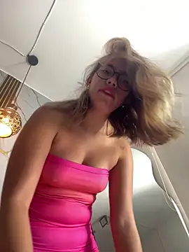 Snapshot of sara_calderon chatting on September 26, 2025, 1:18 pm sara calderon online show from September 26, 2025, 1:18 pm