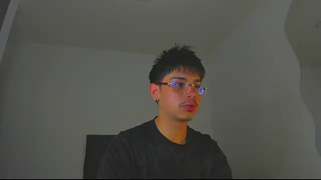 Maximo Miller online show from November 2, 2025, 6:46 pm