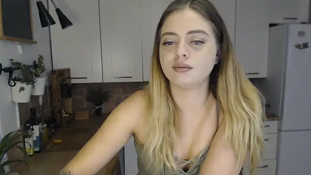 Snapshot of BuffyxLUST chatting on November 11, 2025, 10:32 am BuffyxLUST online show from November 11, 2025, 10:32 am