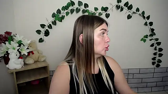 Snapshot of Magic_Katarina_ chatting on September 22, 2025, 7:03 am Magic Katarina  online show from September 22, 2025, 7:03 am