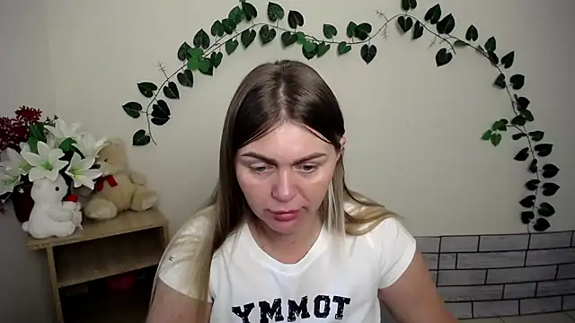 Snapshot of Magic_Katarina_ chatting on September 23, 2025, 6:20 am Magic Katarina  online show from September 23, 2025, 6:20 am