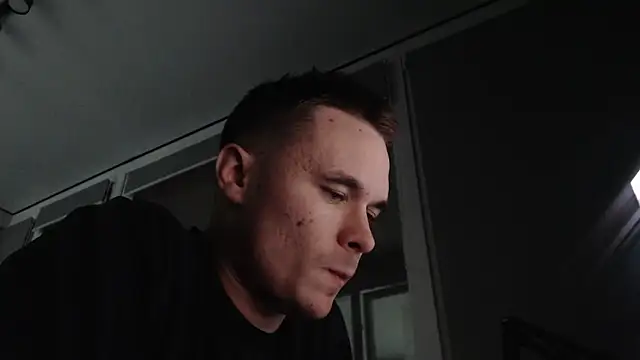 Snapshot of FreddyBredi chatting on October 24, 2025, 1:54 pm FreddyBredi online show from October 24, 2025, 1:54 pm