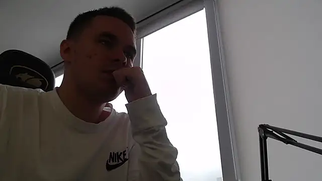 Snapshot of FreddyBredi chatting on November 1, 2025, 9:03 am FreddyBredi online show from November 1, 2025, 9:03 am