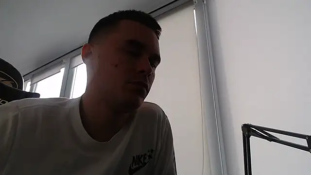 Snapshot of FreddyBredi chatting on October 27, 2025, 9:10 am FreddyBredi online show from October 27, 2025, 9:10 am