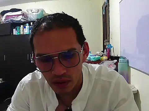 Snapshot of DOBLEWYOSK69G chatting on September 15, 2025, 5:08 am DOBLEWYOSK69G online show from September 15, 2025, 5:08 am