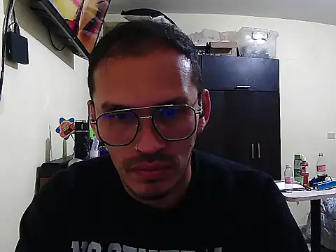 Snapshot of DOBLEWYOSK69G chatting on October 10, 2025, 5:52 am DOBLEWYOSK69G online show from October 10, 2025, 5:52 am