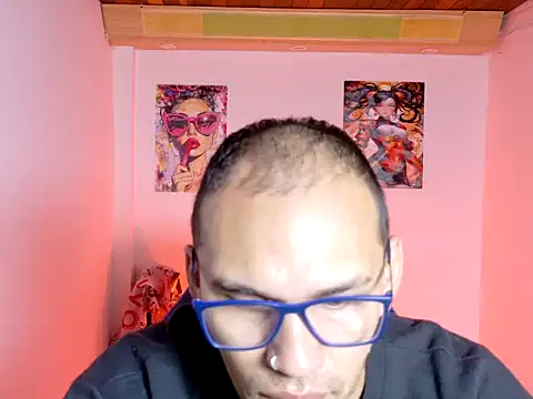 Snapshot of DOBLEWYOSK69G chatting on February 9, 2026, 12:47 pm DOBLEWYOSK69G online show from February 9, 2026, 12:47 pm