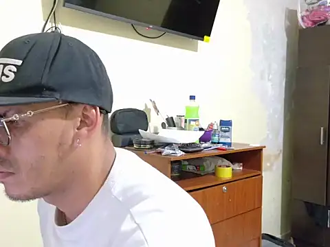 Snapshot of DOBLEWYOSK69G chatting on October 4, 2025, 1:45 pm DOBLEWYOSK69G online show from October 4, 2025, 1:45 pm